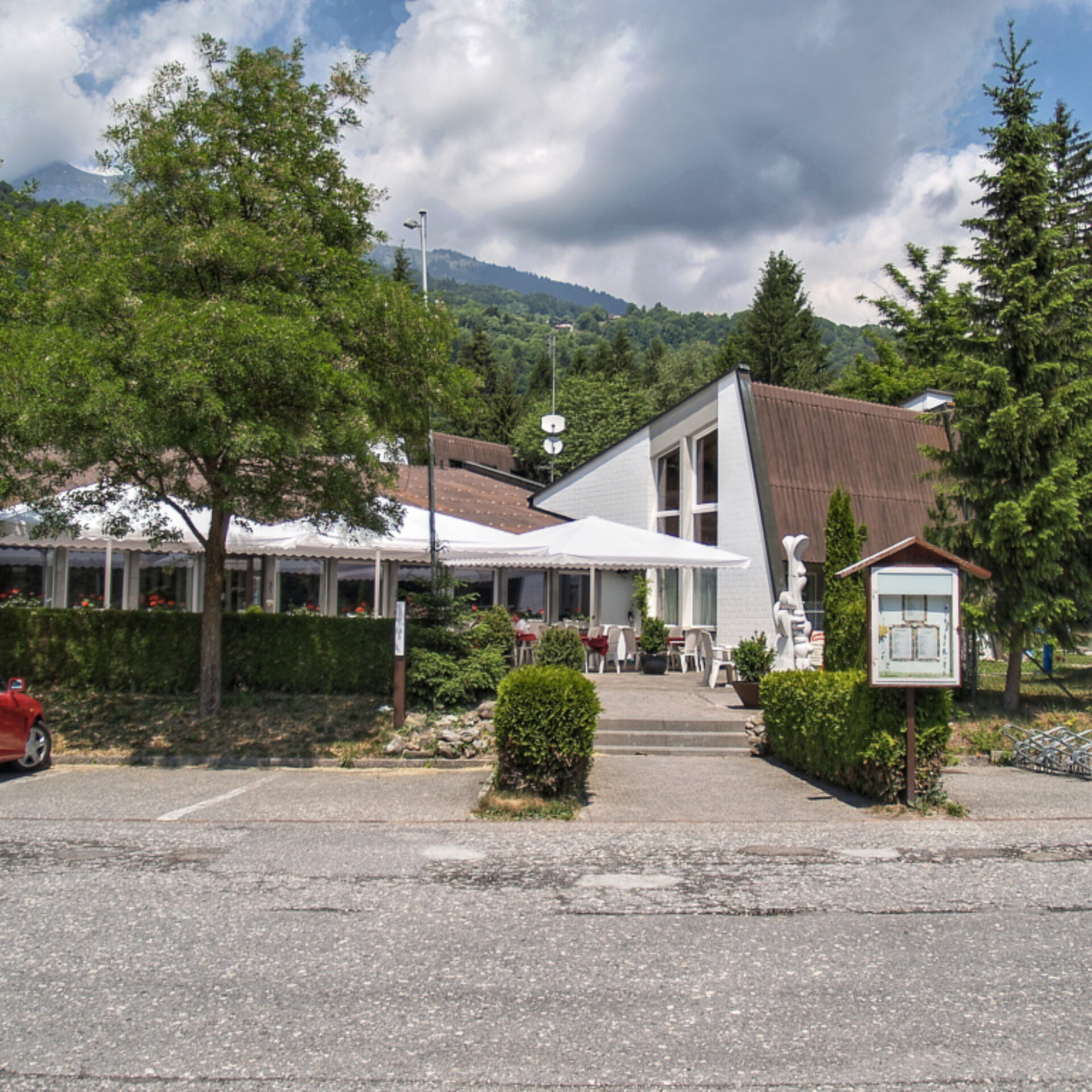 Hotel Grüsch von vorne