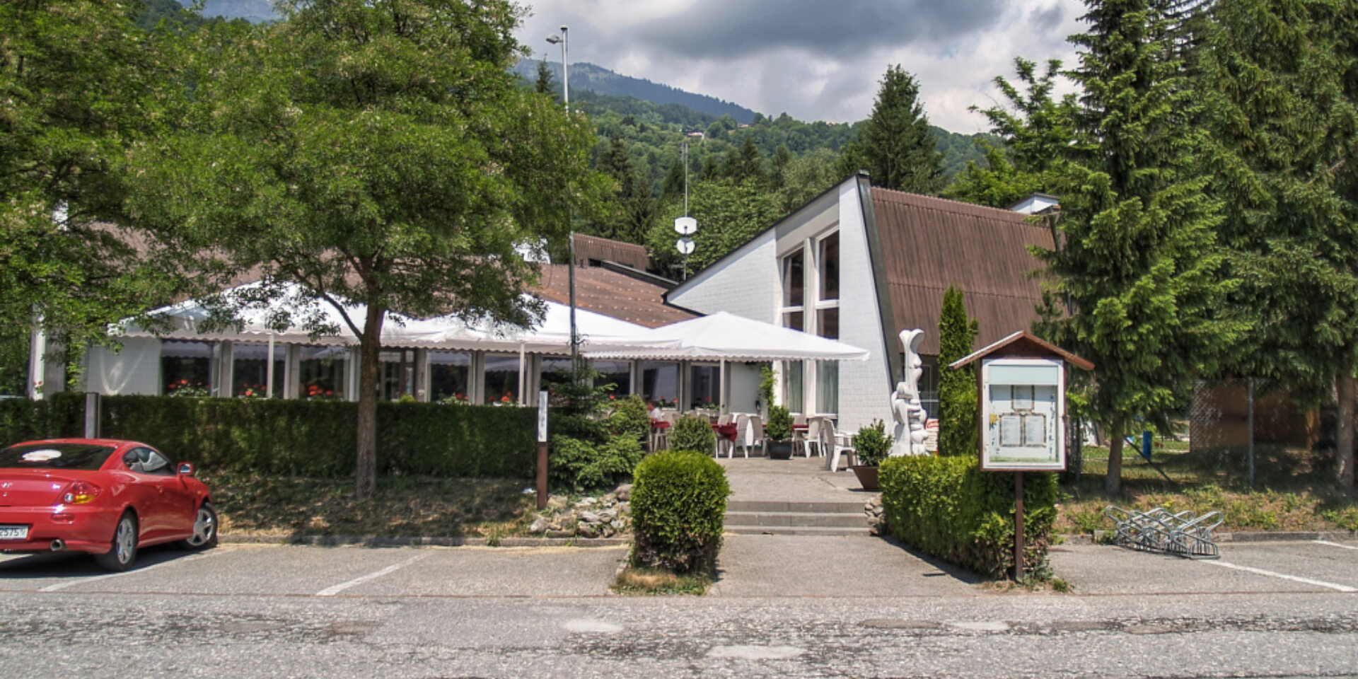 Hotel Grüsch von vorne