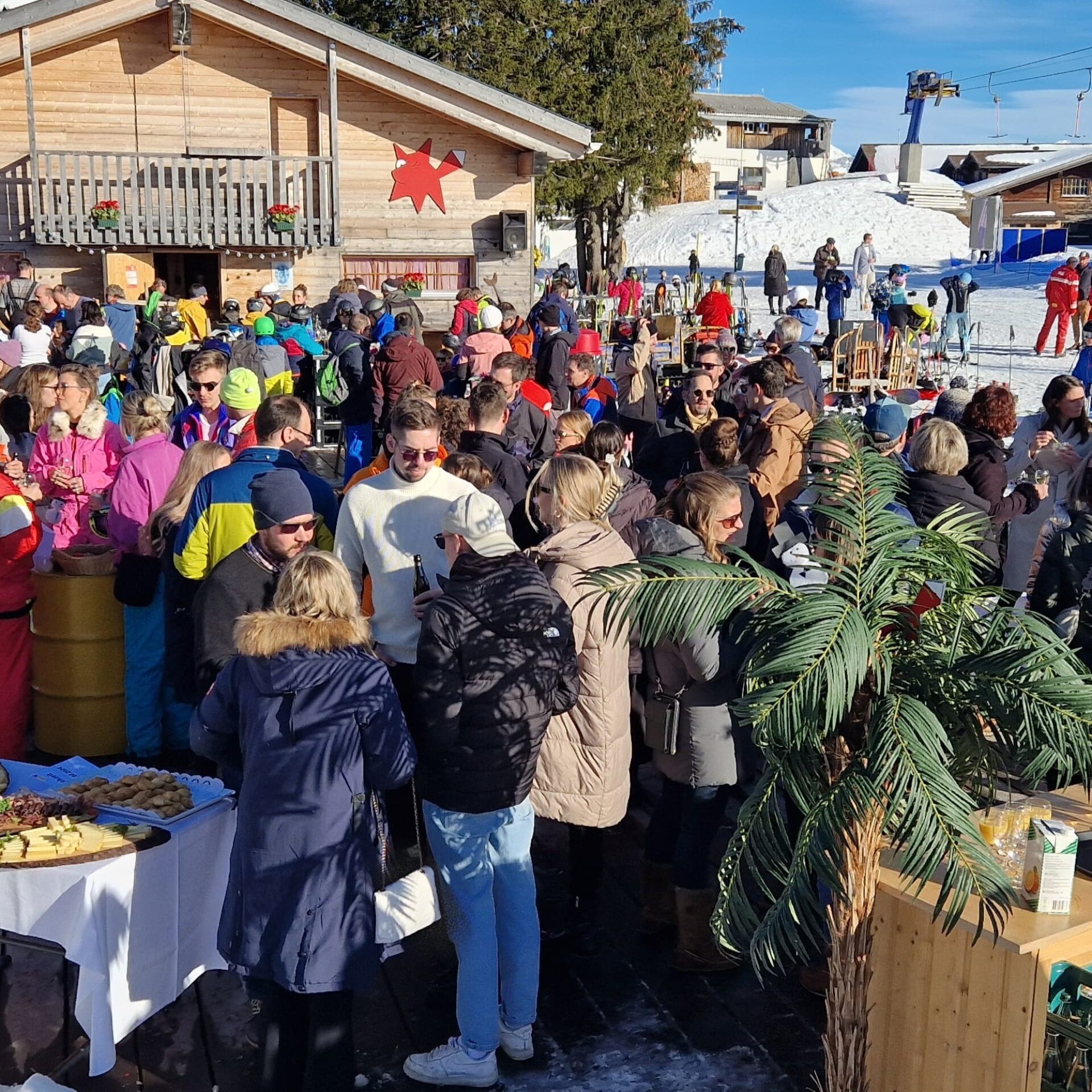 Volle Red Fox Terrasse bei Sonnenschein