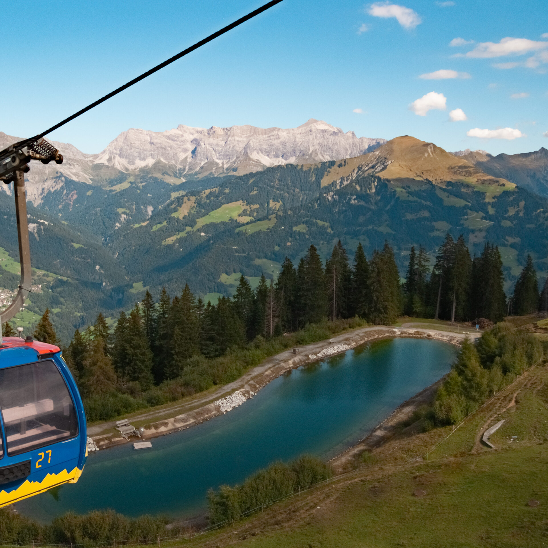 Gondelbahn vor dem Älplisee