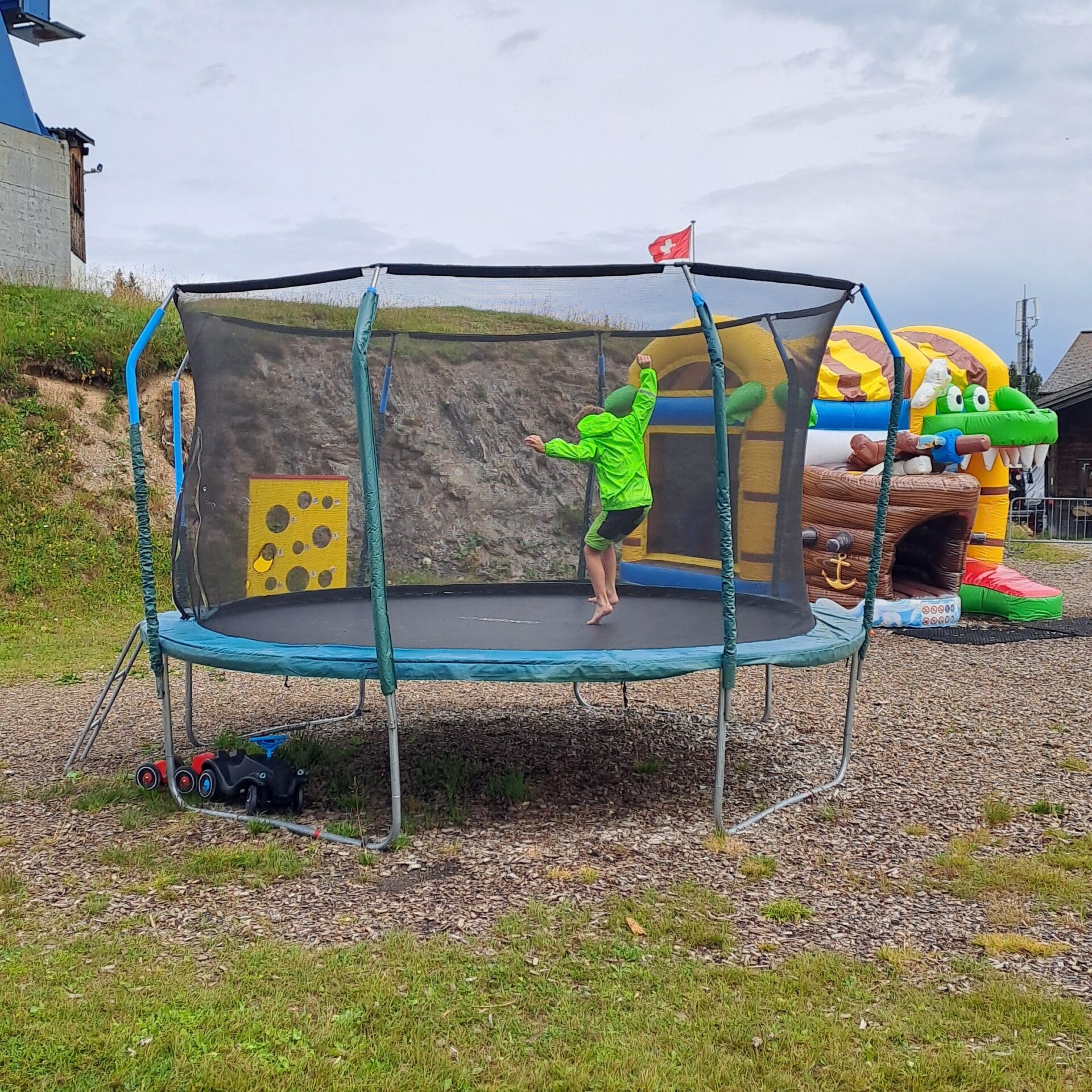 Trampolin auf dem Spielplatz auf Grüsch-Danusa